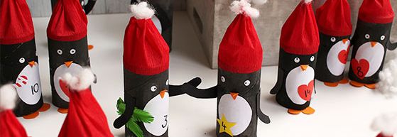 kleine gebastelte Pinguine mit roten Mützen 
